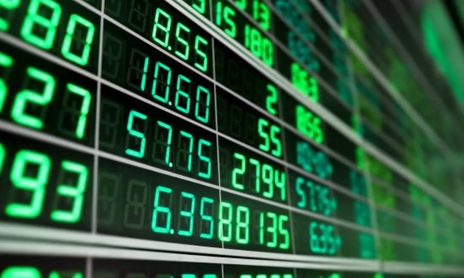 BET crește cu 1,30%, Hidroelectrica cu 10,17%, dar lichiditatea scade cu 59,2%