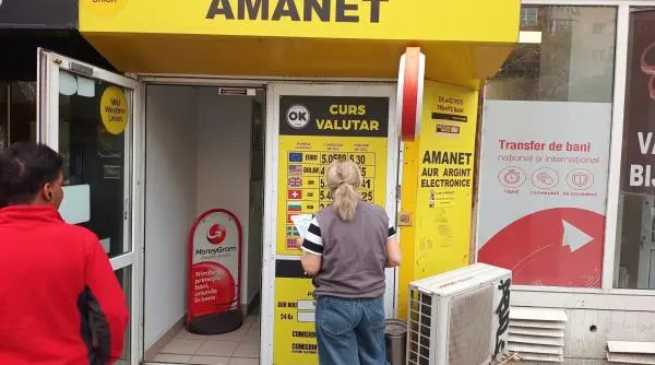 Dolarul și euro au urcat, aurul a pierdut aproape 8 lei