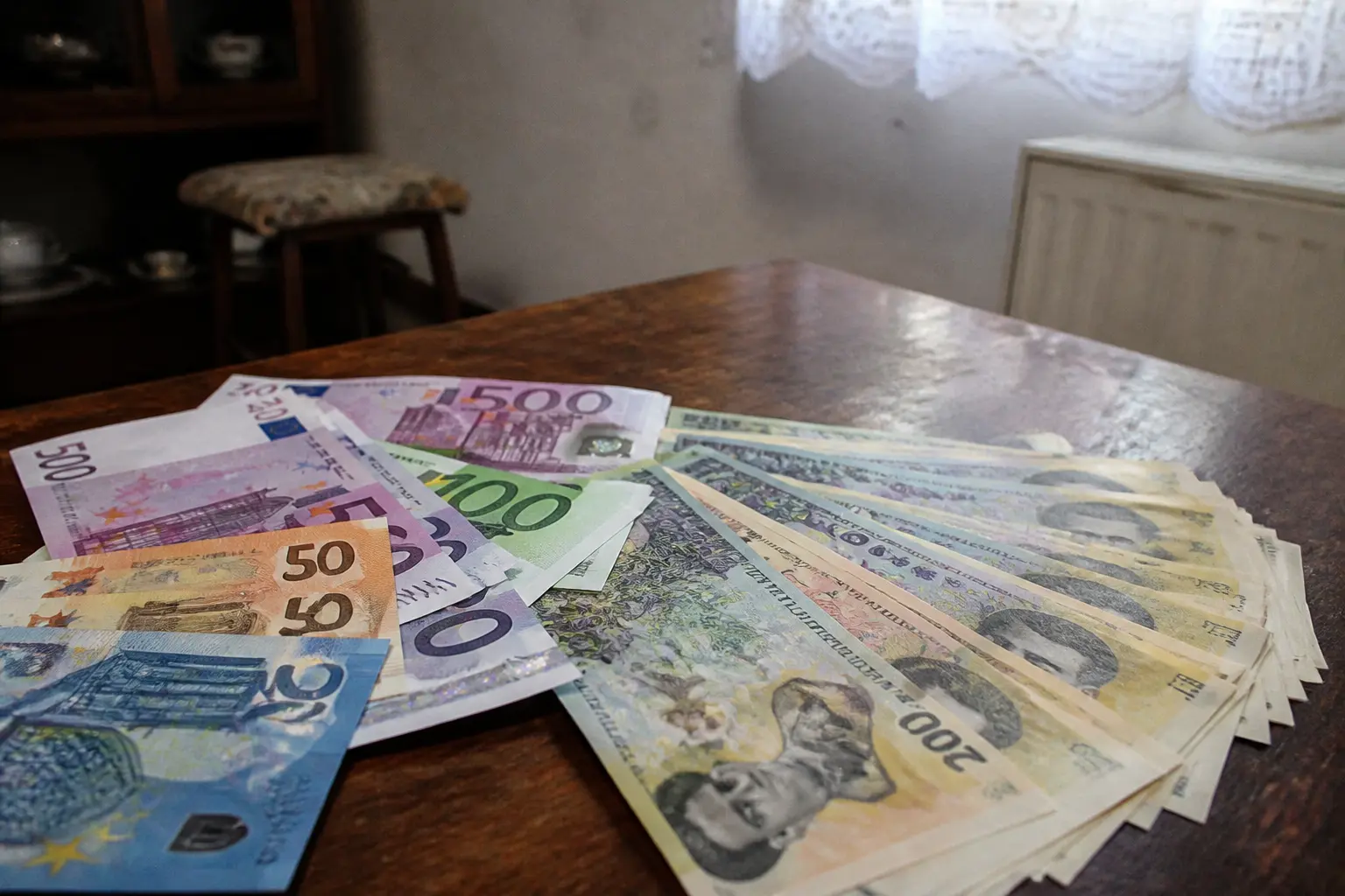 Euro la 5,60 lei în 2029: ce înseamnă pentru ratele în valută