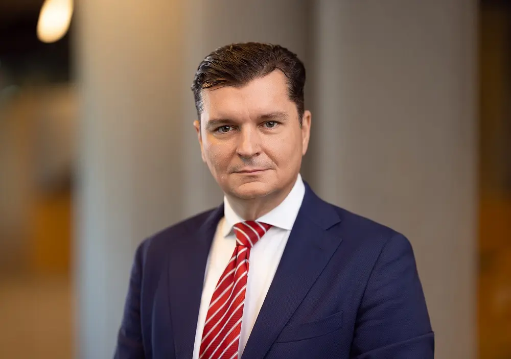 NN schimbă strategia investițională și reduce comisioanele pentru clienți