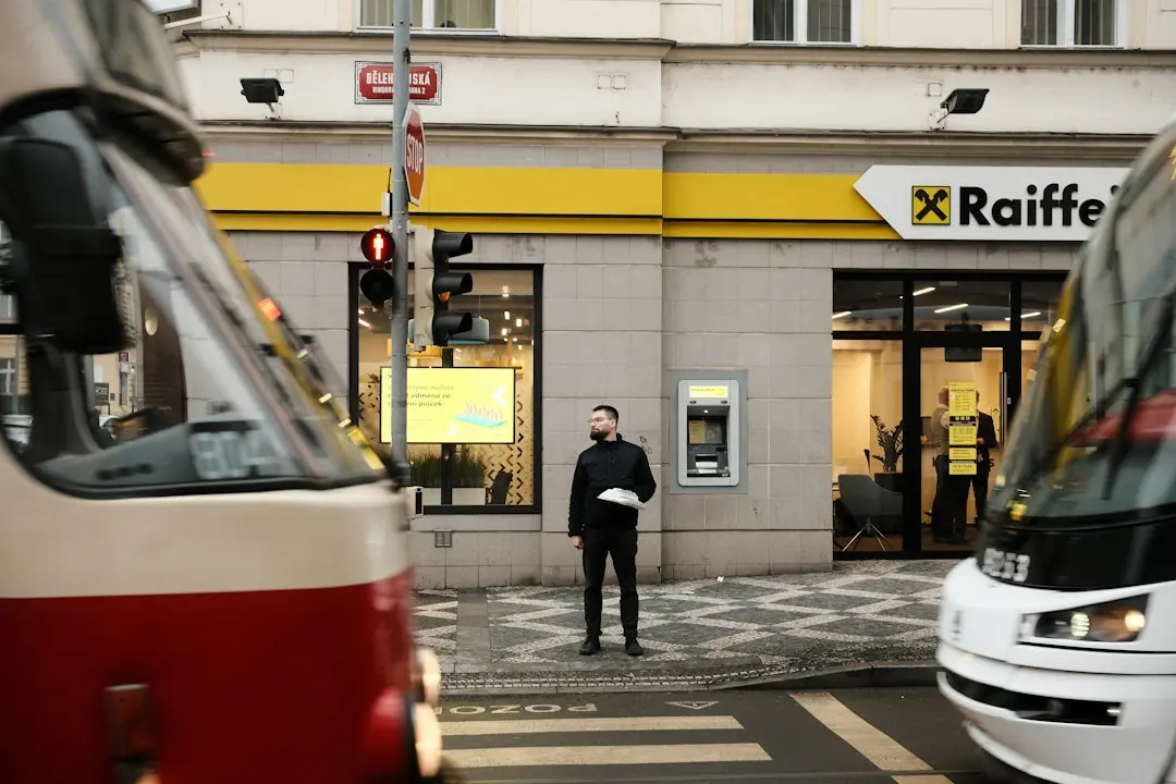 Raiffeisen Bank primește undă verde de la Concurența pentru preluarea Garanti BBVA