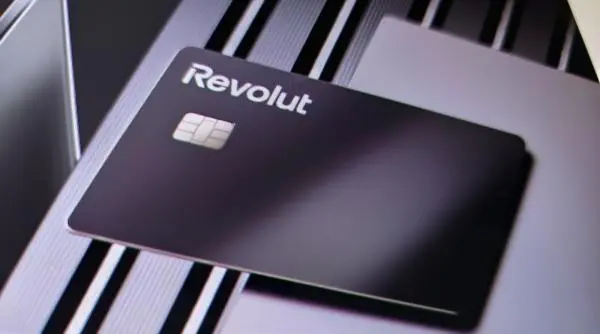 Revolut mută clienții francezi la o bancă nouă