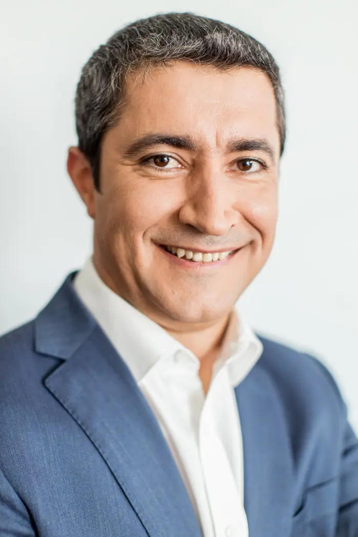 Românii cu venituri ridicate cresc interesul pentru investiții, dar majoritatea nu are strategie clară